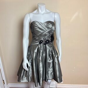 LOVE - PROM / COCKTAIL Strapless Dress. Pewter with beautiful Appliqué. Size 8